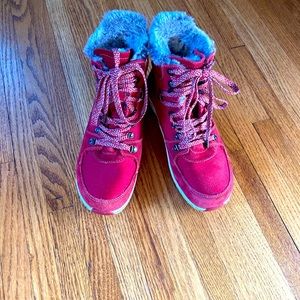 Lightly used aetrex women’s winter boots